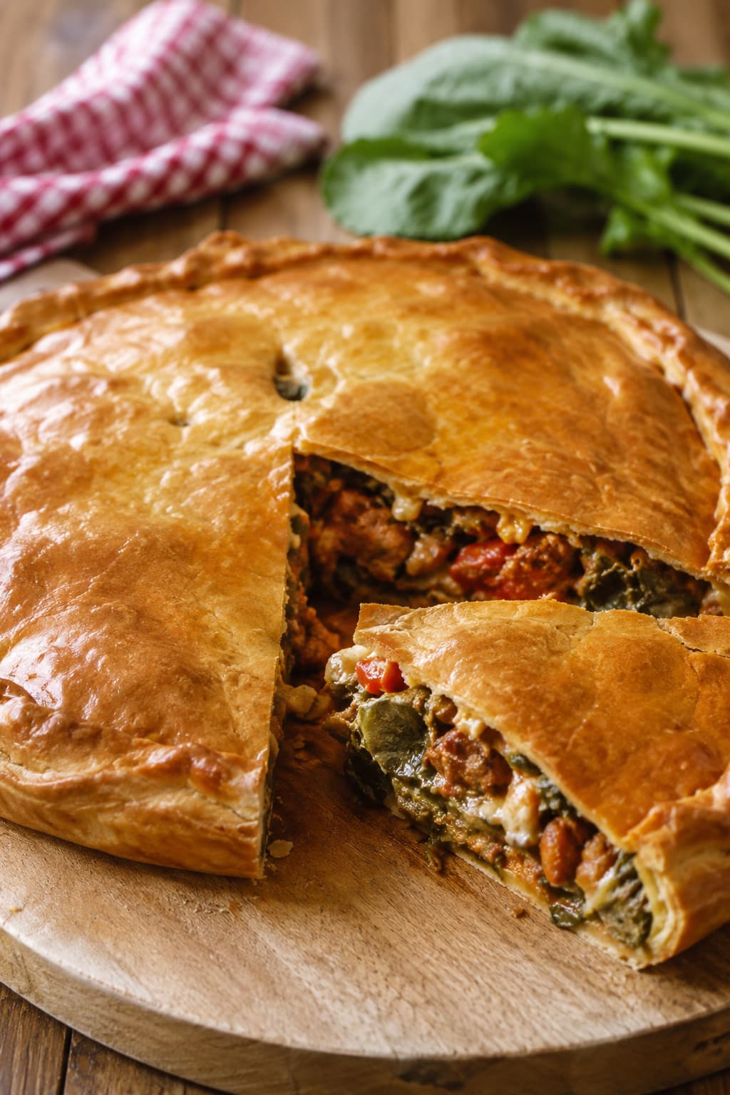 Empanada de zorza, grelos y queso del país