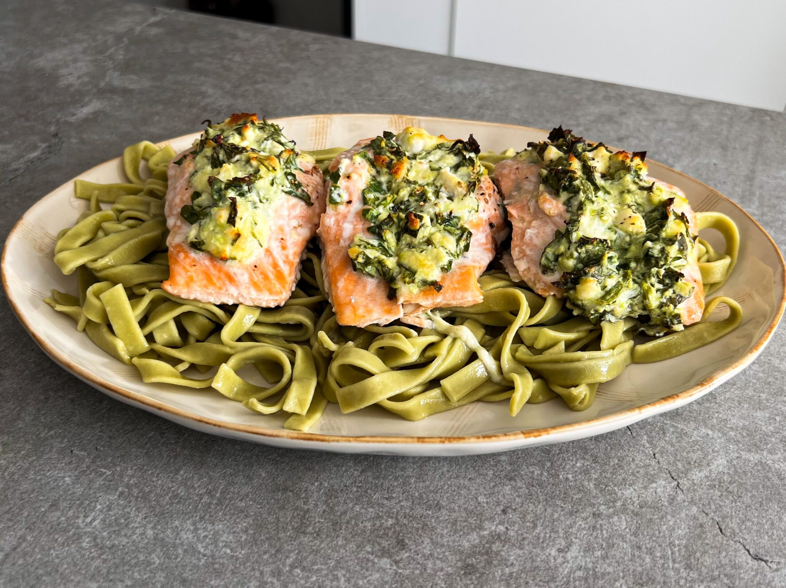 gadisa salmon relleno espinacas y quesos scaled