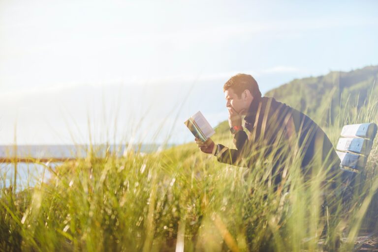 Cinco retos de lectura para celebrar o Día do Libro